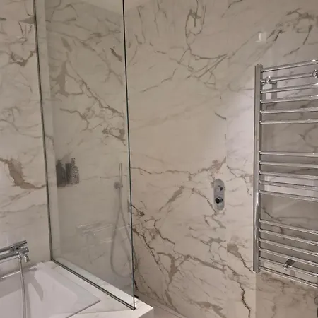 Elegant Apartment On A Quiet Street In Old Town Apartment Antibes