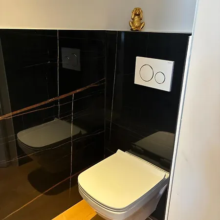 Elegant Apartment On A Quiet Street In Old Town