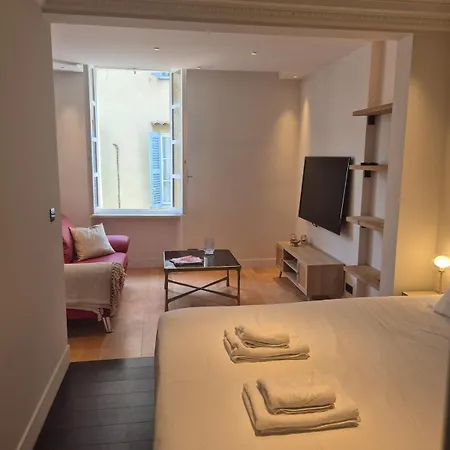 Elegant Apartment On A Quiet Street In Old Town * Antibes