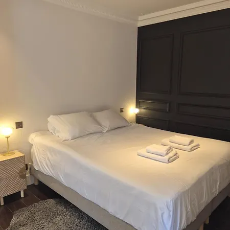 Elegant Apartment On A Quiet Street In Old Town *