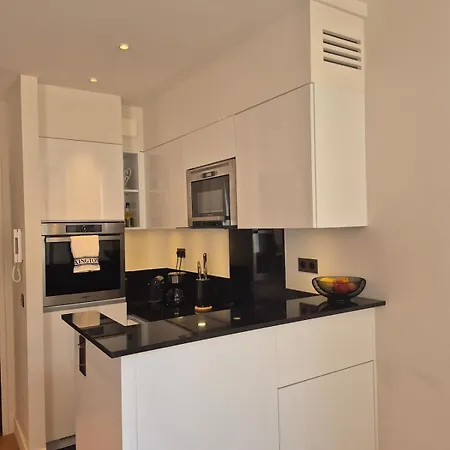 Elegant Apartment On A Quiet Street In Old Town Apartment *