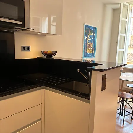 Apartment Elegant Apartment On A Quiet Street In Old Town Antibes