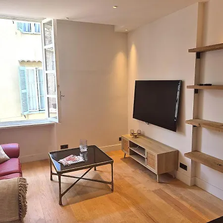 Apartment Elegant Apartment On A Quiet Street In Old Town Antibes